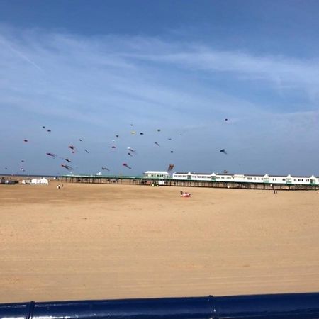 Beach Front Apartment With Free Parking, St Annes Lytham St Annes Bagian luar foto