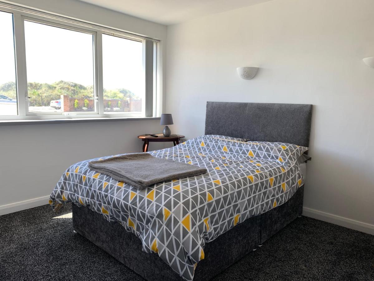 Beach Front Apartment With Free Parking, St Annes Lytham St Annes Bagian luar foto