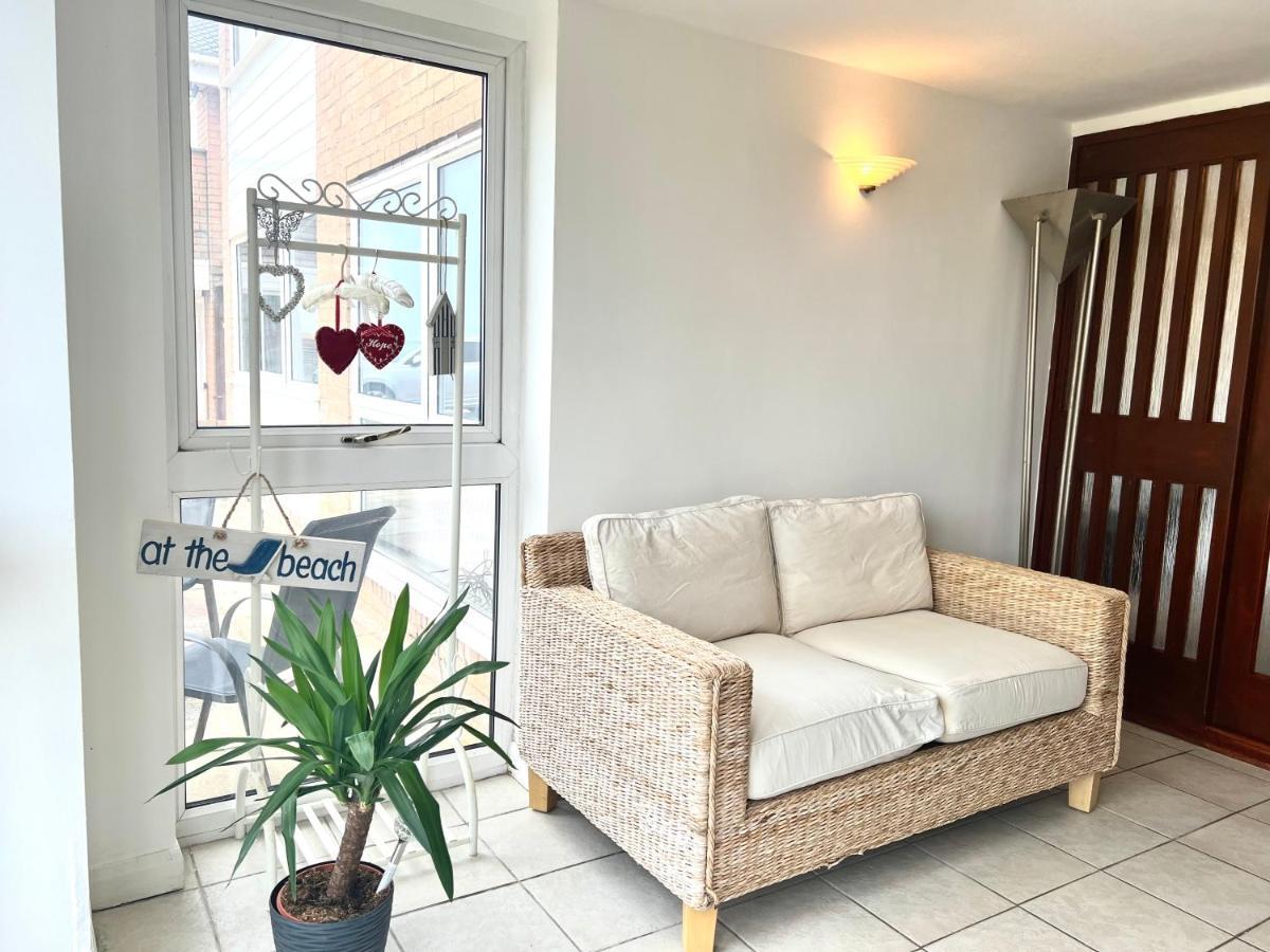 Beach Front Apartment With Free Parking, St Annes Lytham St Annes Bagian luar foto