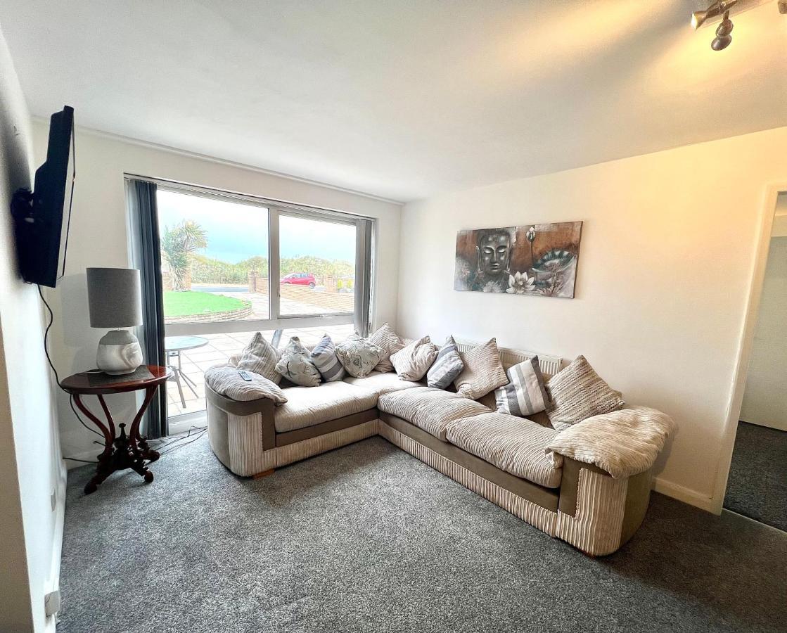 Beach Front Apartment With Free Parking, St Annes Lytham St Annes Bagian luar foto