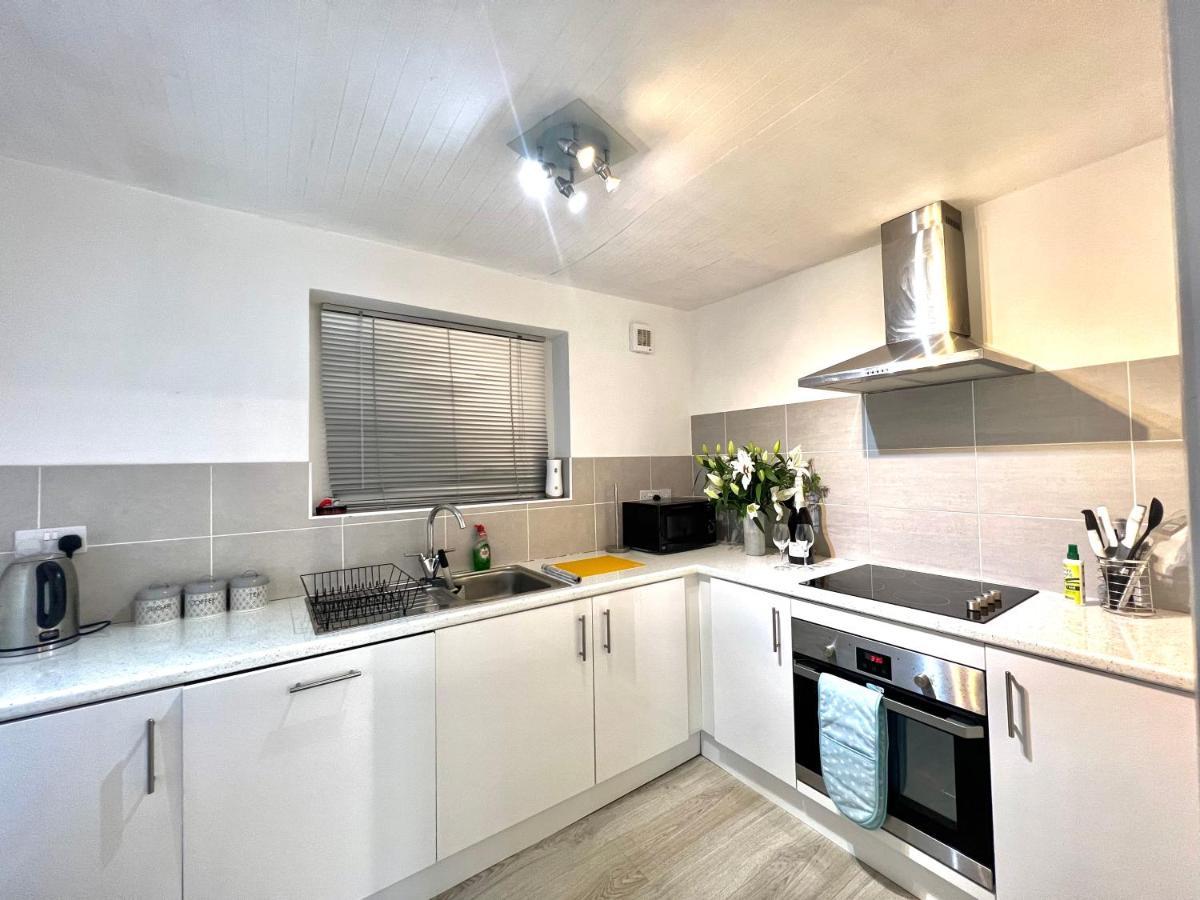 Beach Front Apartment With Free Parking, St Annes Lytham St Annes Bagian luar foto