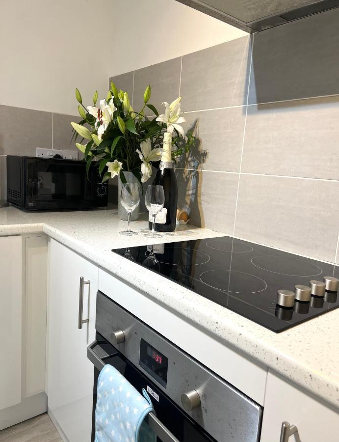 Beach Front Apartment With Free Parking, St Annes Lytham St Annes Bagian luar foto