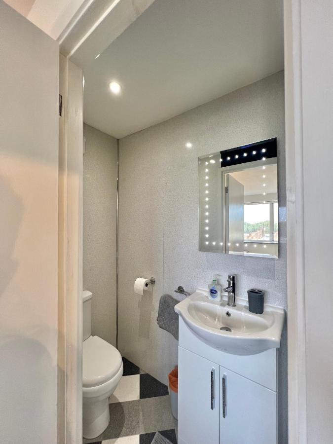 Beach Front Apartment With Free Parking, St Annes Lytham St Annes Bagian luar foto