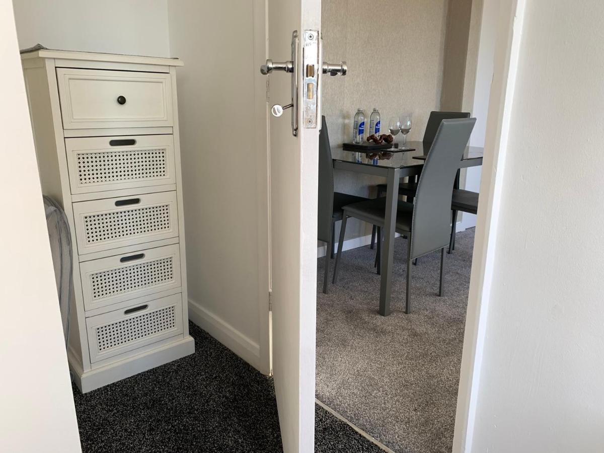 Beach Front Apartment With Free Parking, St Annes Lytham St Annes Bagian luar foto